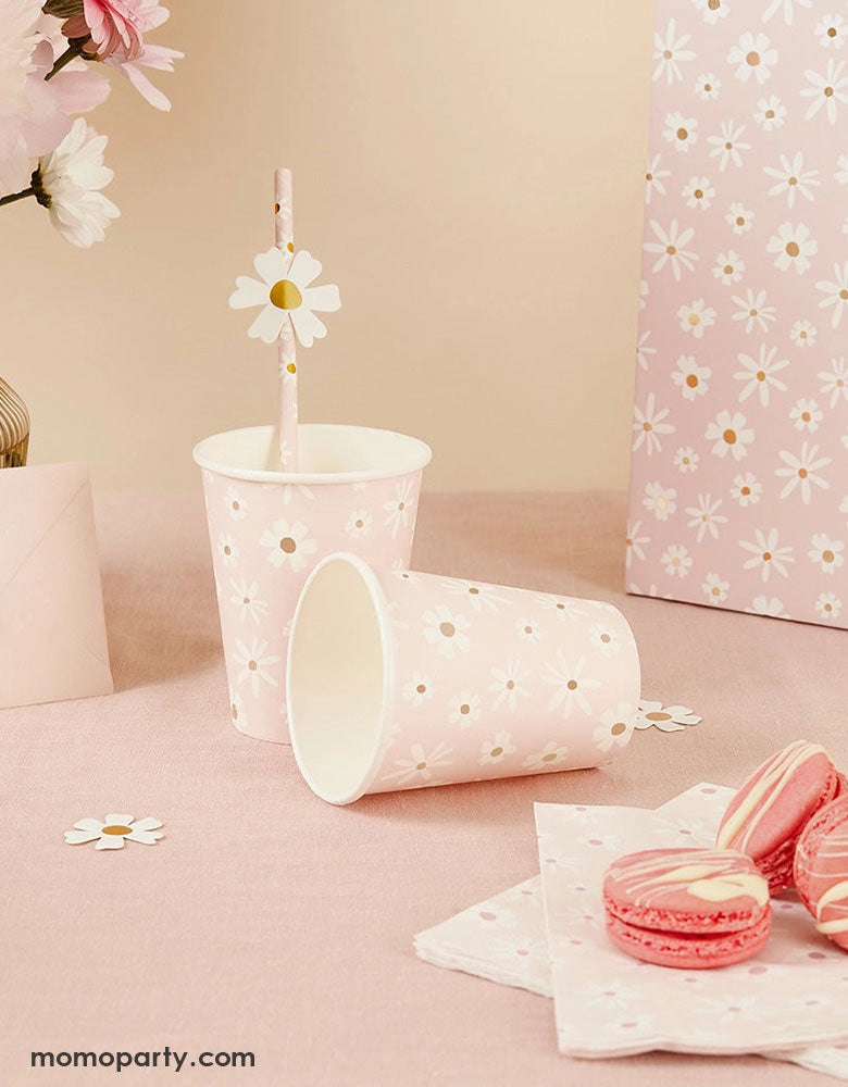 Momo Party's Daisy Paper Straws along with Napkins, party cups and paper plates by Hooty Balloo. Comes in a set of 16 straws, these darling paper straws in blush are perfect for a spring inspired party or Mother's Day celebration.