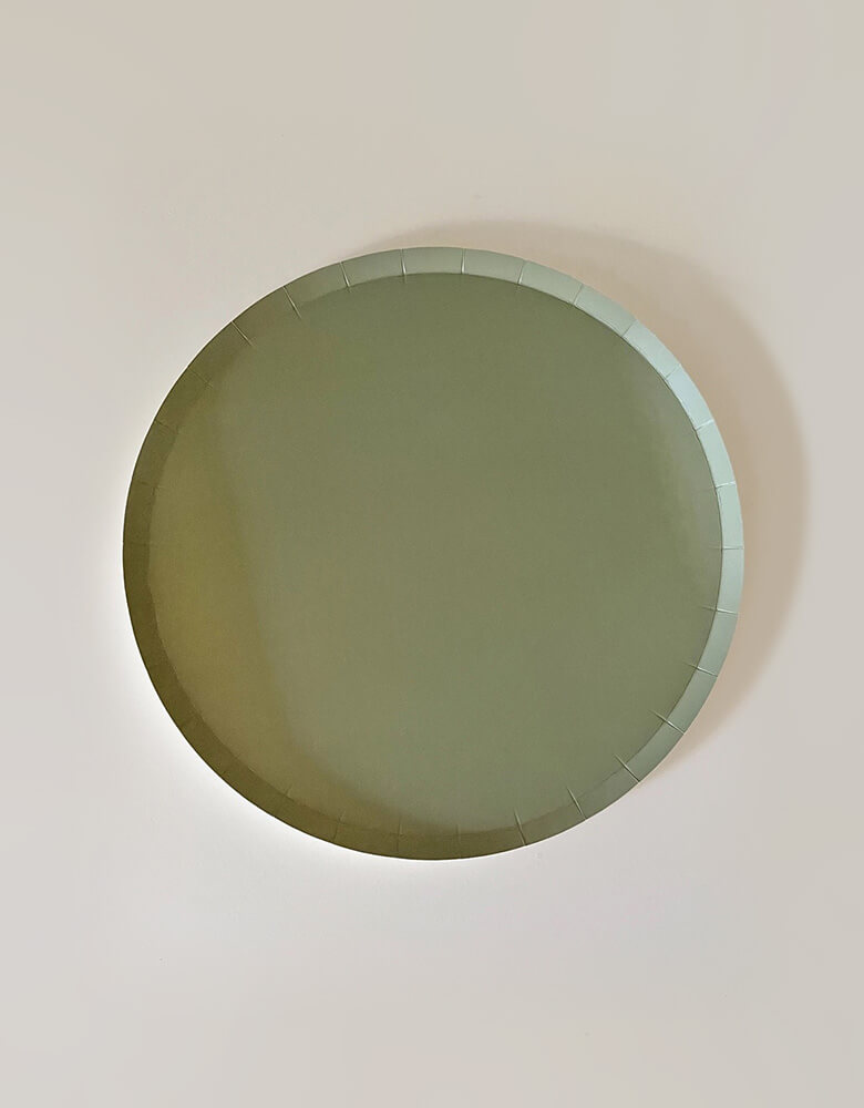 Momo Party's 9" green large round plates by Josi James. Featuring delicate low profile rim with a flat base, it’s perfect for mix and match for everyday celebration occasions!