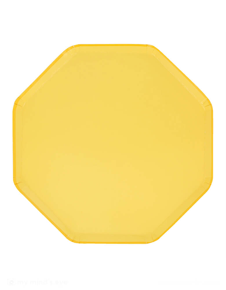 Momo Party's 10.25" x 10.25" lemon sherbet yellow dinner plates by Meri Meri. Comes in a set of 8 paper plates, the color is on the front and back, for a fabulous effect, and the octagonal shape adds a next-level statement look. They're perfect to give a summery, happy feel to any party or dinner with family and friends.