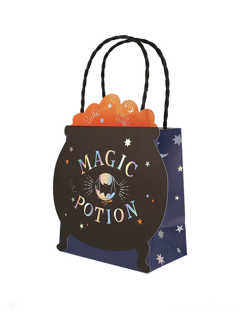 Momo Party's 5" x 5.625" x 3" Making Magic Cauldron Party Bags by Meri Meri. Comes in a set of 8 party paper bags, they are cleverly crafted to look just like magic cauldrons – perfect for wizard and witch parties, Halloween parties, for trick or treating, or whenever you want to add an extraordinary effect to any celebration.
