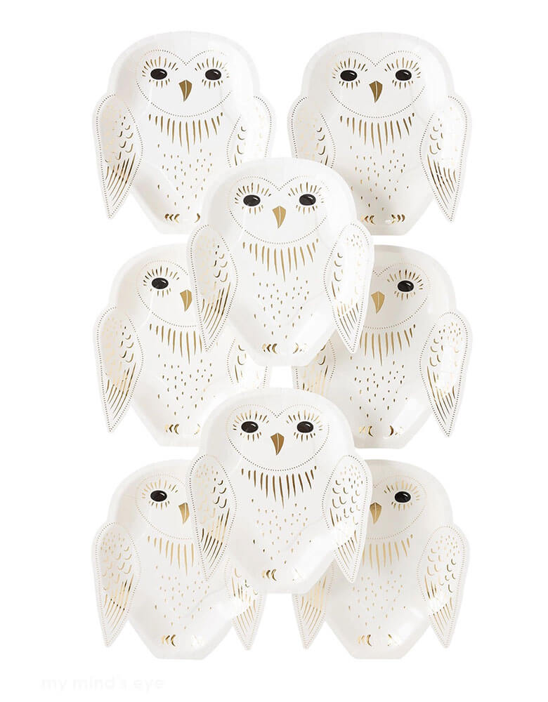 Momo Party's 7.5" x10" Owl Shaped Plates by My Mind's Eye. Comes in a set of 8 paper plates with gold foil accent, perfect for your Halloween party or Harry Potter themed birthday, this plate is spellbinding with an owl design and gold foil. Your guests will hoot with delight!