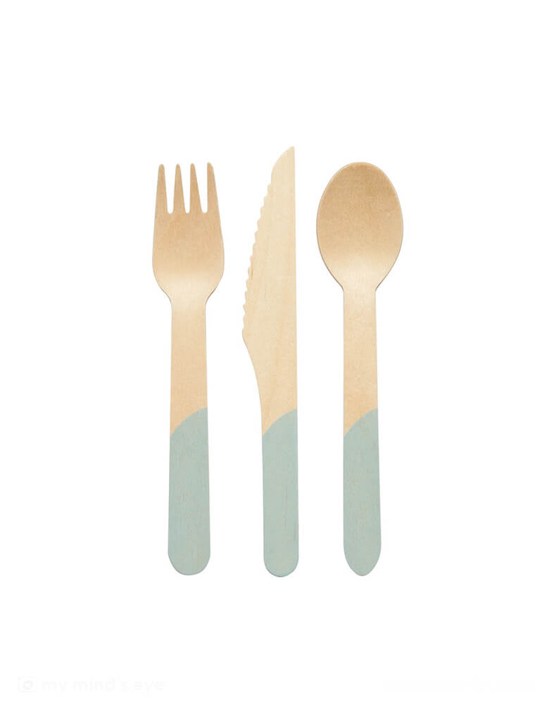 Momo Party's 6.25" Sky Blue Wooden Cutlery Set. Comes in a set of 8 cutlery set, these utensils are perfect for a baby boy shower, boy's birthday party or a under the sea themed birthday party.