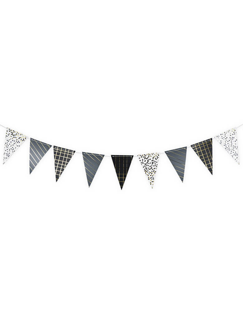 True brand Cakewalk party - Assorted Noir Pattern Garland, 8 ft long, includes 10 Pre-strung 7" paper flags