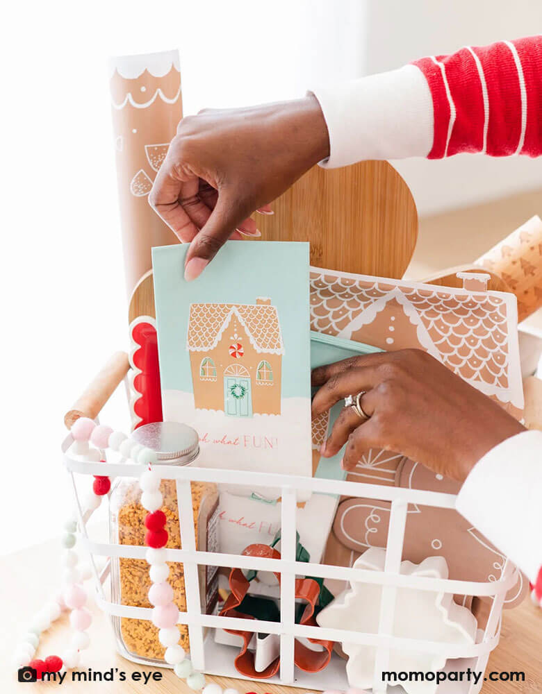 Gingerbread Scalloped Guest Napkins (Set of 24)