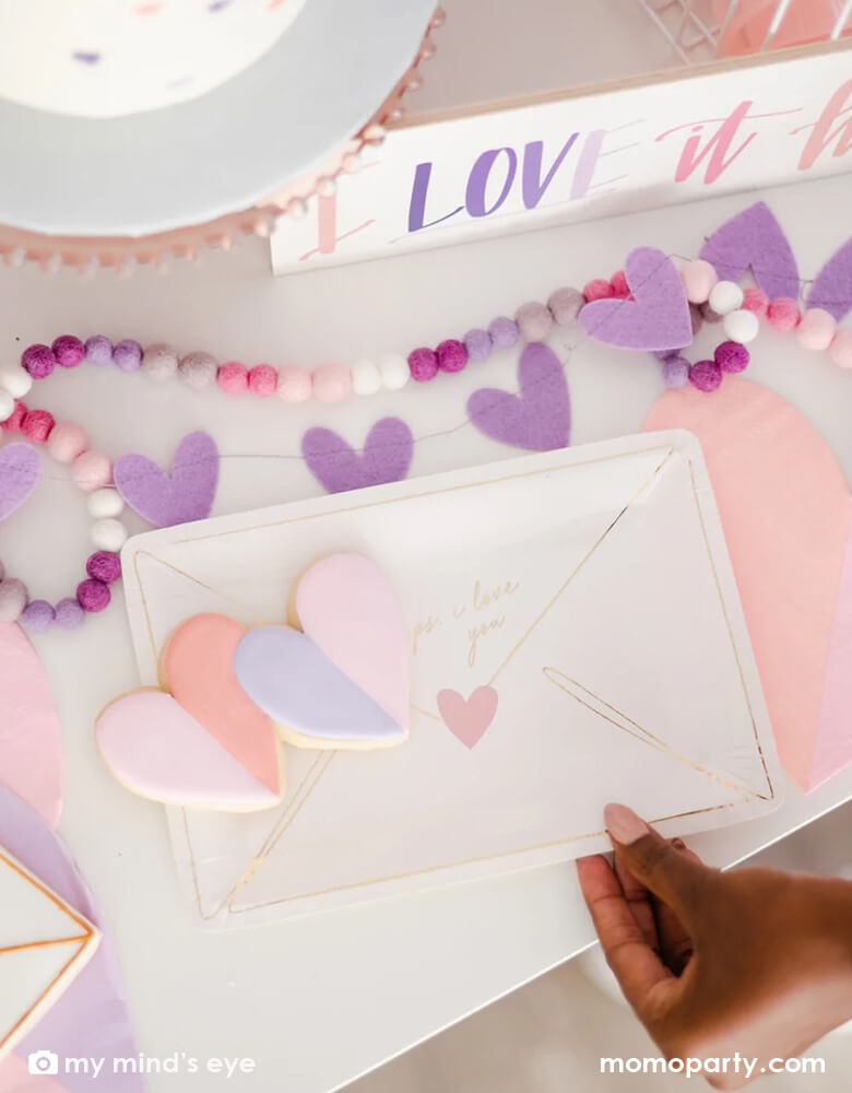 Valentine Love Notes Plates (Set of 8)