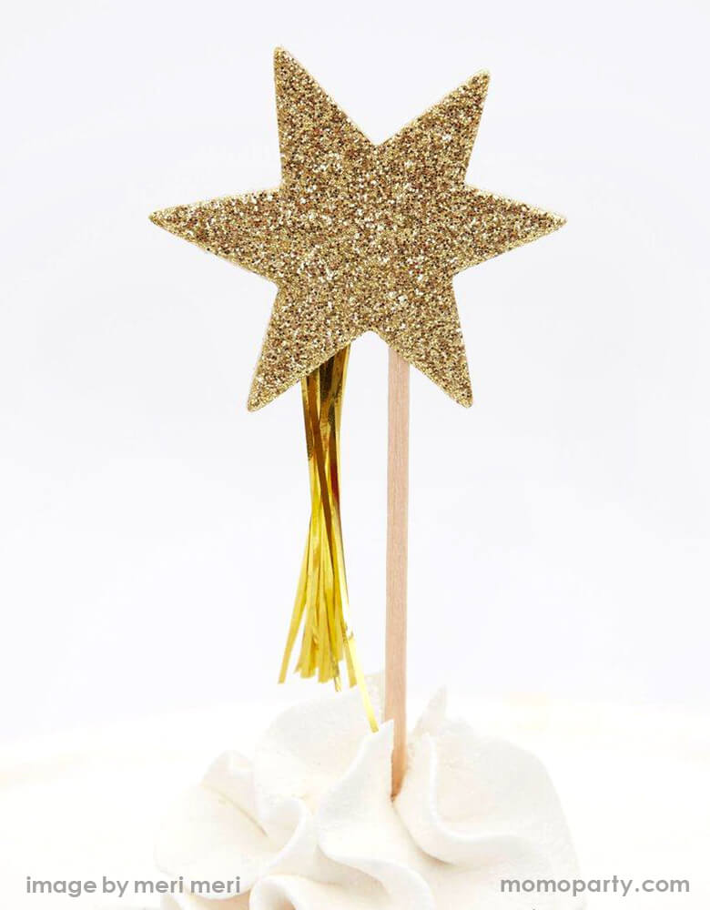  Meri Meri Magic Cupcake Kit, details of gold glittering stars with a glittering tail topper