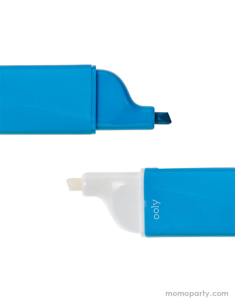 ooly Do-Overs Erasable Highlighters in Blue color with dual-ended, One side for highlighting and the other for erasing