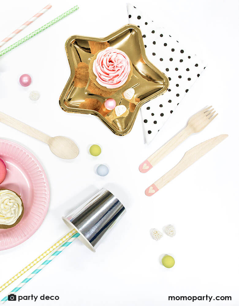 Momo Party's 6.5 inches pink wooden cutlery featuring an adorable heart design is perfect for your sweet celebration. Be it a Valentine's Day celebration, a princess themed birthday party, or a wedding, they are simply perfect for your party table.