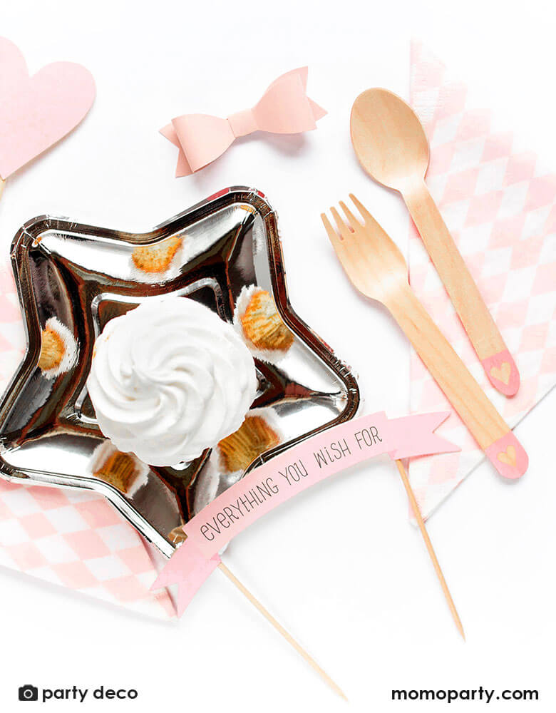 Momo Party's 6.5 inches pink wooden cutlery featuring an adorable heart design is perfect for your sweet celebration. Be it a Valentine's Day celebration, a princess themed birthday party, or a wedding, they are simply perfect for your party table.