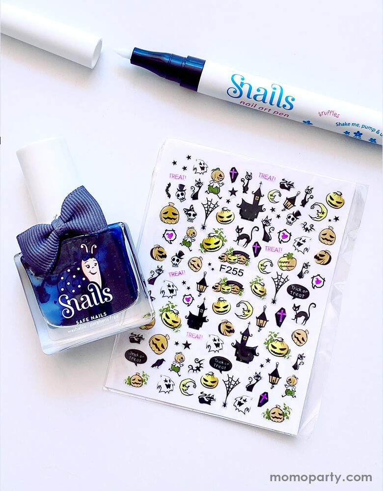 Snails Nail Polish Halloween Spooky Pack. It contains a black Snails nail polish especially created for Halloween, a white art pen, and Halloween nail stickers which feature cats, skulls, pumpkins, moons and ghosts. This odorless, water-based, washable nail polish for kids, will makes a great Halloween gift for your little ghoul!