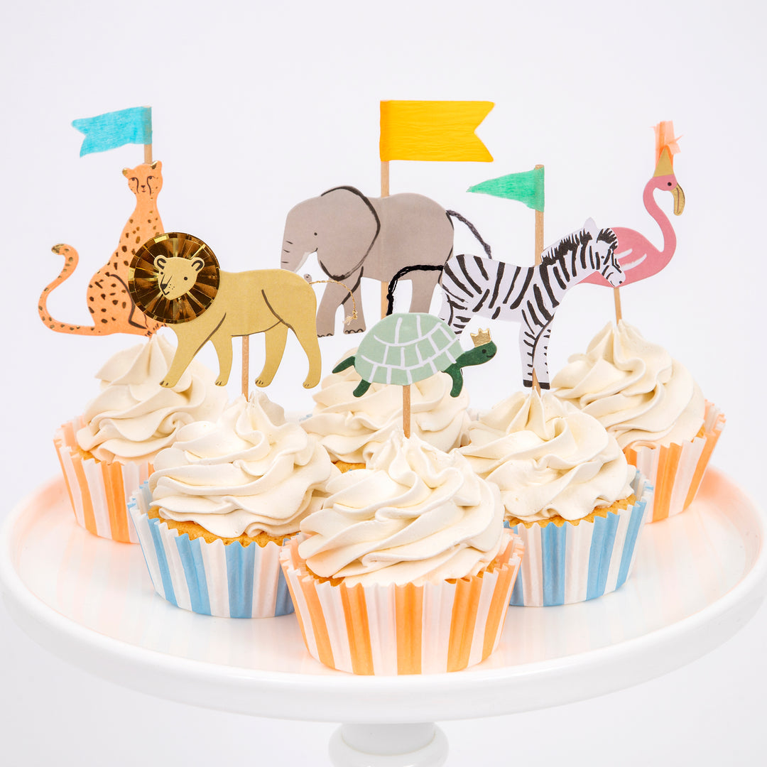 Momo Party's Safari Animals Cupcake Kit by Meri Meri. Comes in a set of 24 toppers, this set features designs in elephants, lions, zebras, cheetah, and colorful flags for a safari or zoo themed kids party.