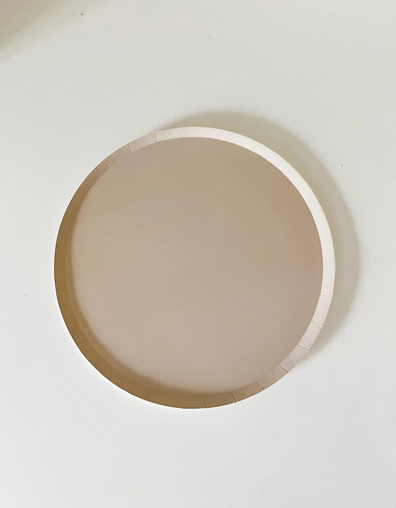Momo Party's 9" beige round paper plates by Josi James. These beige large paper plates are simply beautiful. Featuring delicate low profile rim with a flat base, it’s perfect for mix and match for everyday celebration occasions!