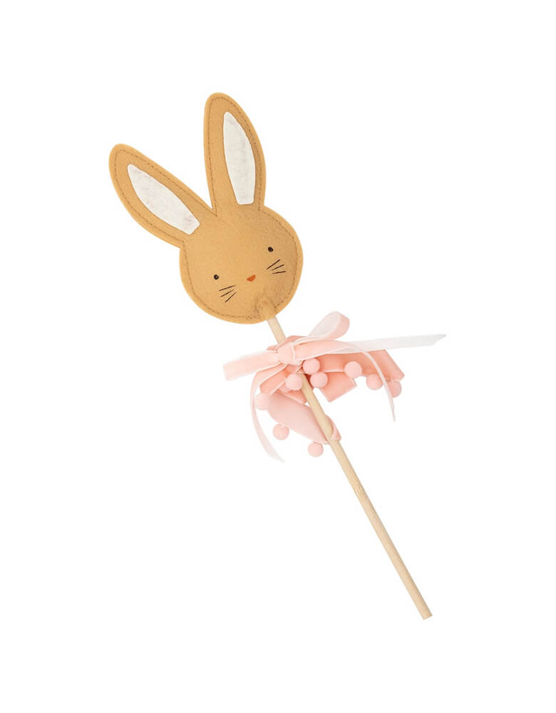 Momo Party's 3¾" x 12¾" felt Easter bunny wand by My Mind's Eye. This playful wand, featuring a felt rabbit, will inspire endless make believe adventures. Let your child's imagination run wild with this whimsical accessory.