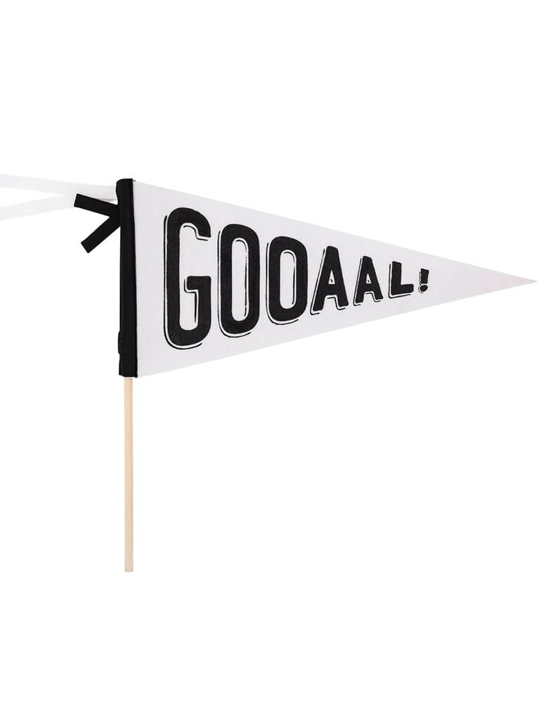 Momo Party's black and white GOOAAL! Soccer Felt Pennant by My Mind's Eye. Made from high-quality felt, this pennant is the perfect addition to any soccer fan's party or decor. Show off your love for soccer in a playful way with this felt pennant.