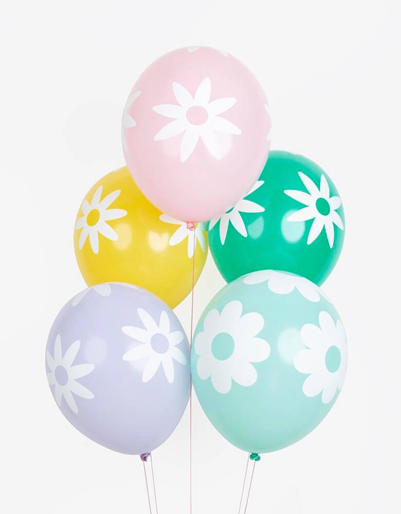 Momo-Party-11" Daisy-Latex-Balloon-Mix. Comes in a set of 5 in different spring colors, these balloons with daisy illustration on them are prefect for your spring or Easter party.