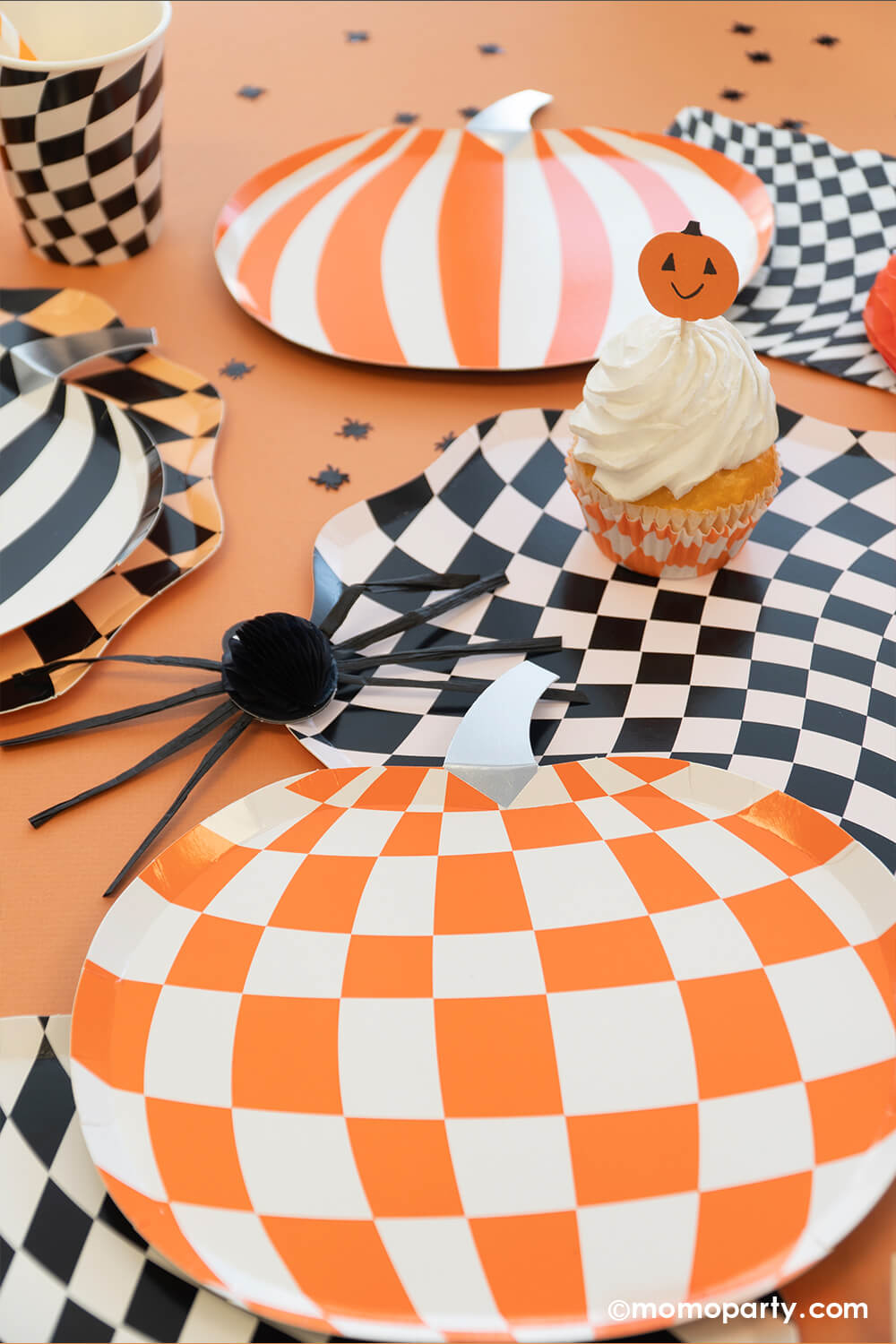 Mod Pattern Pumpkin Plates (Set of 8)