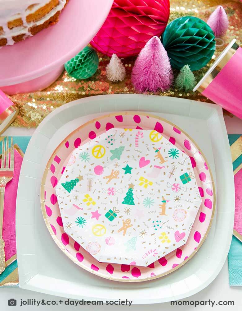 https://www.momoparty.com/cdn/shop/files/Momo-Party-Merry-and-Bright-Christmas-Tablescape.jpg?v=1699295422&width=780