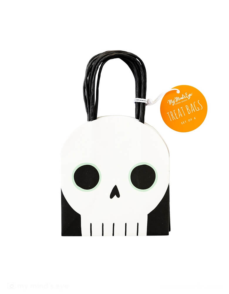 Momo Party's Skulls Treat Bags by My Mind's Eye. Comes in a set of 6 treat bags, these skull-shaped goodie bags are perfect for providing your friends and family with just the right amount of fright and delight at your Halloween party!