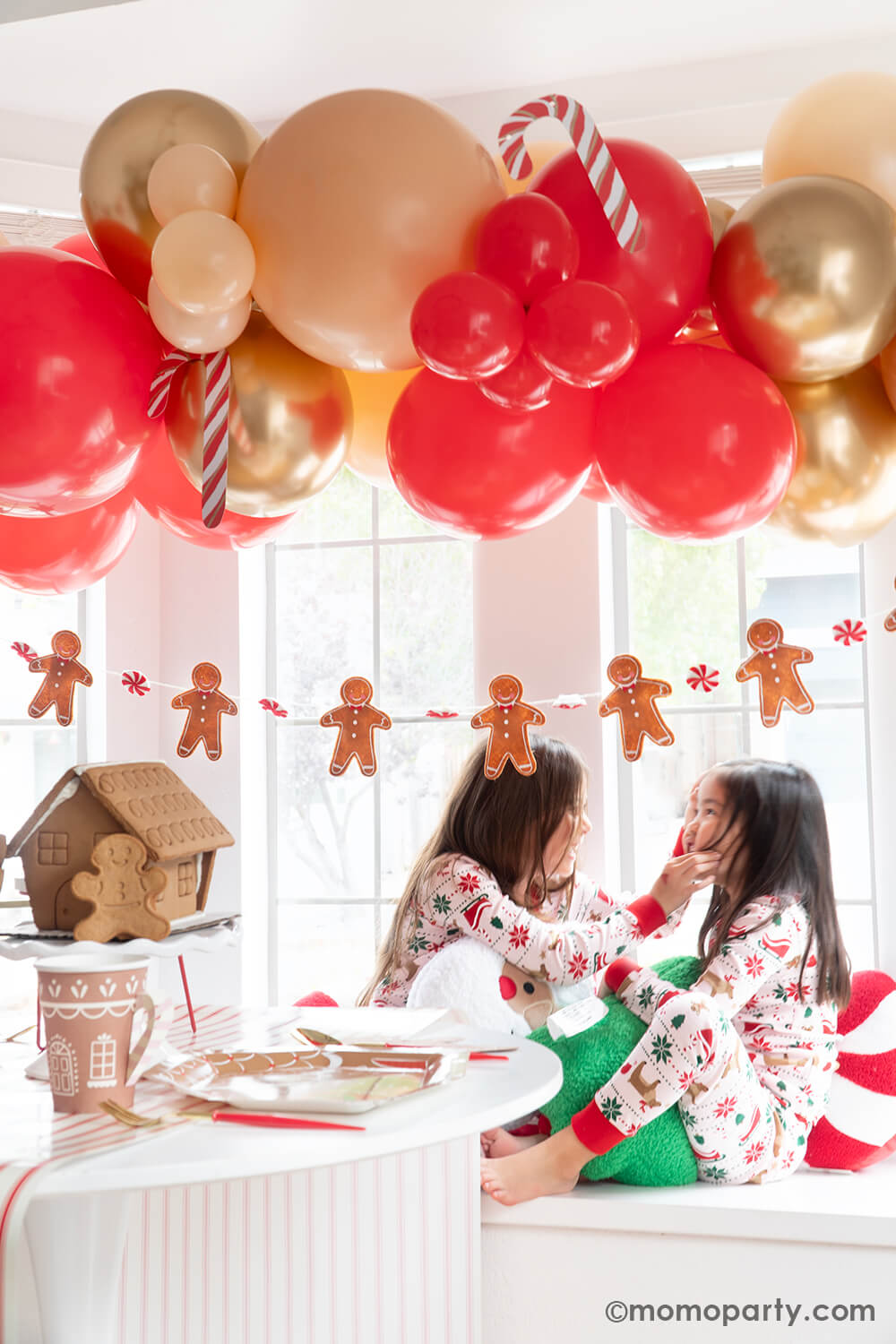 Gingerbread Kisses Holiday Balloon Cloud Kit