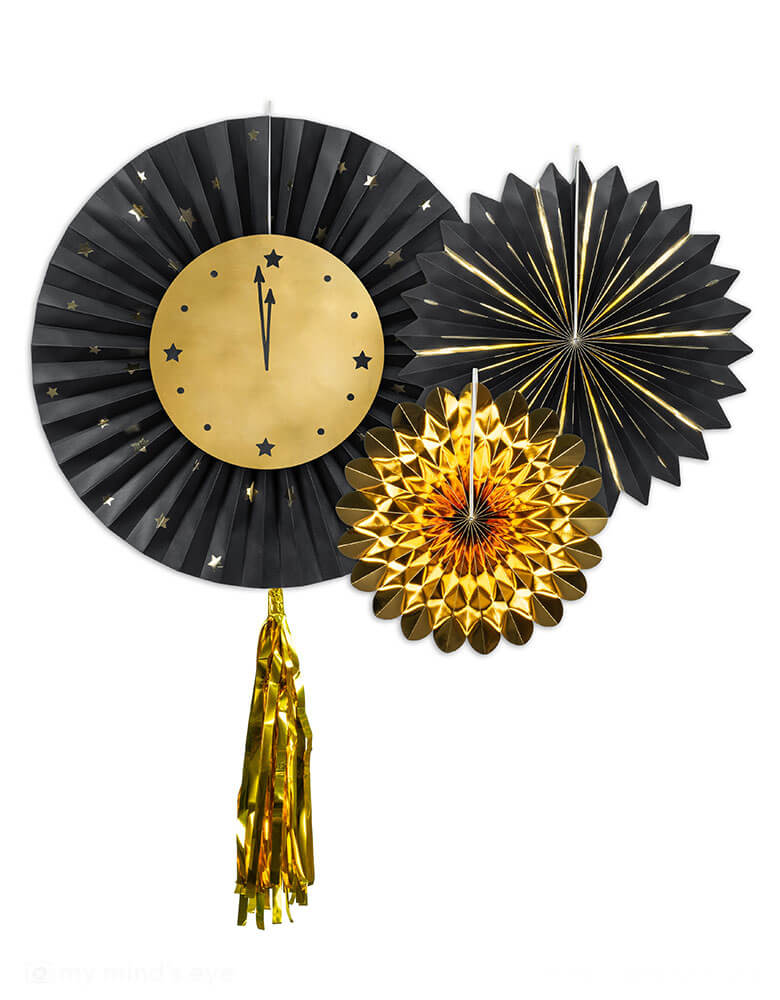Momo Party's New Year Countdown Party Fans by Party Deco. Comes with 3 party fans in the size of 26 cm, 35 cm, 43 cm in gold and black, this paper fan set with a paper clock on it is perfect for your New Year's Eve Countdown party.