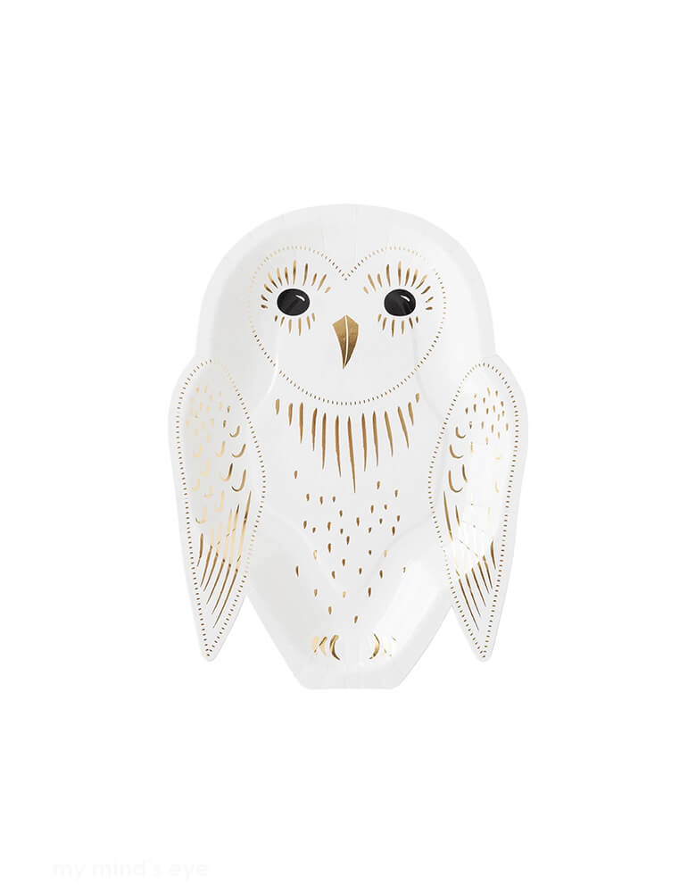 Momo Party's 7.5" x10" Owl Shaped Plates by My Mind's Eye. Perfect for your Halloween party or Harry Potter themed birthday, this plate is spellbinding with an owl design and gold foil. Your guests will hoot with delight!