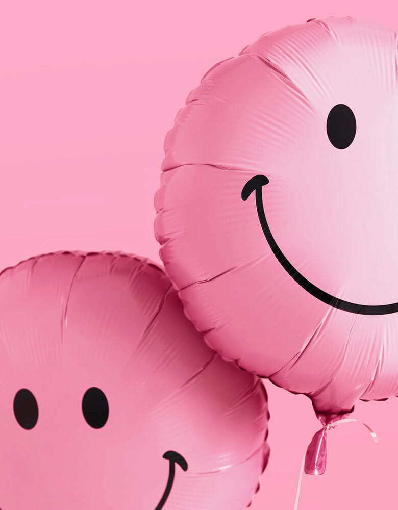 Momo Party's 18" pink smiley foil balloons by Xo, Fetti. Comes in a set of 2, these happy balloons make for the perfect accessory to your celebration. Smile big with these matte happy face foil balloons and keep the whole party happy all night long.