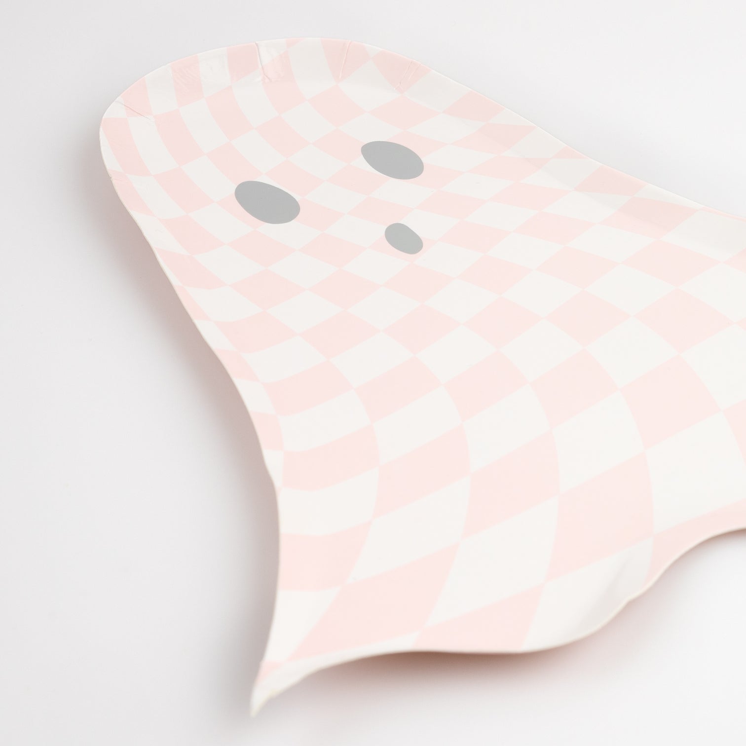 Details of Meri Meri 10.125 x 9.25 inches pink checkered ghost shaped plates, sold by Momo Party. Comes in a set of 8 plates, these pink ghost shaped plates with checkered pattern are chic and stylish, perfect for a pink Halloween themed party.