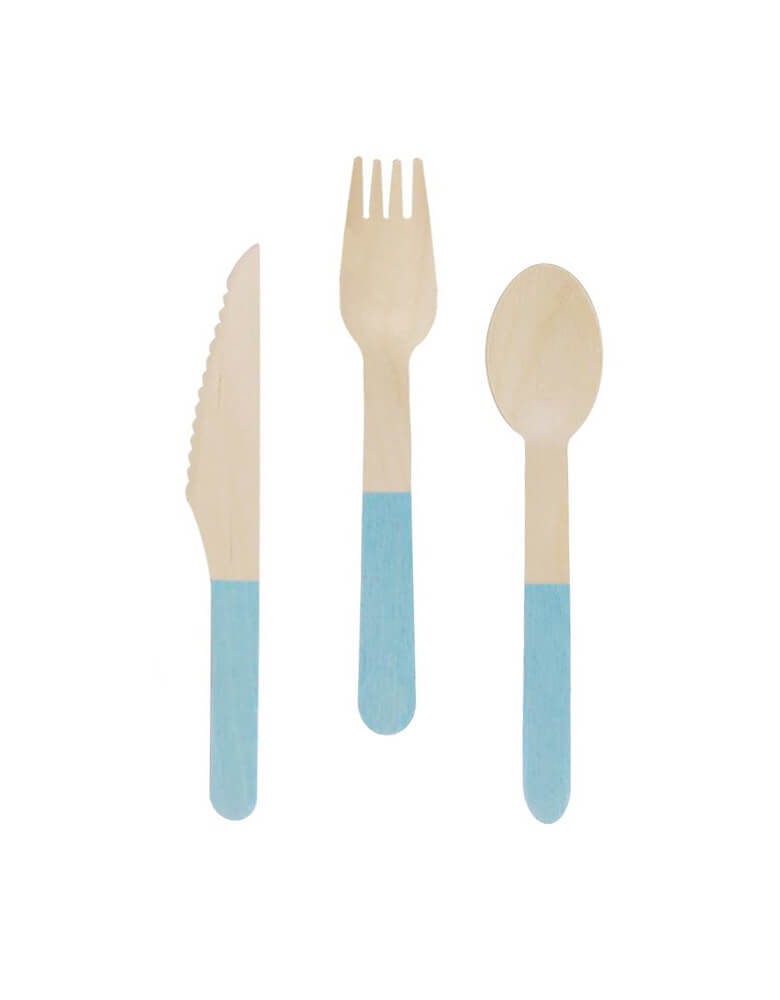 Blue Wooden Cutlery Set. Pack of 24 in 3 utensils: 8 forks, 8 knives and 8 spoons. These wooden disposable utensils crafted in pale birch wood and decorated with baby blue dipped handles, perfect for any morden party and event.