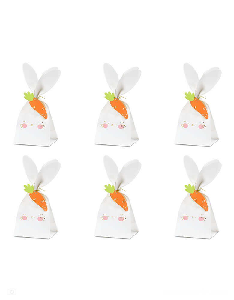 Momo Party's 2.95 x 3.5 x 8.8" bunny treat bags by Party Deco, come in a set of 6 including 6 paper bags, 6 carrot tags and 6 twine, this DIY set of bunny treat bags are perfect additions to a Easter party table with kids.