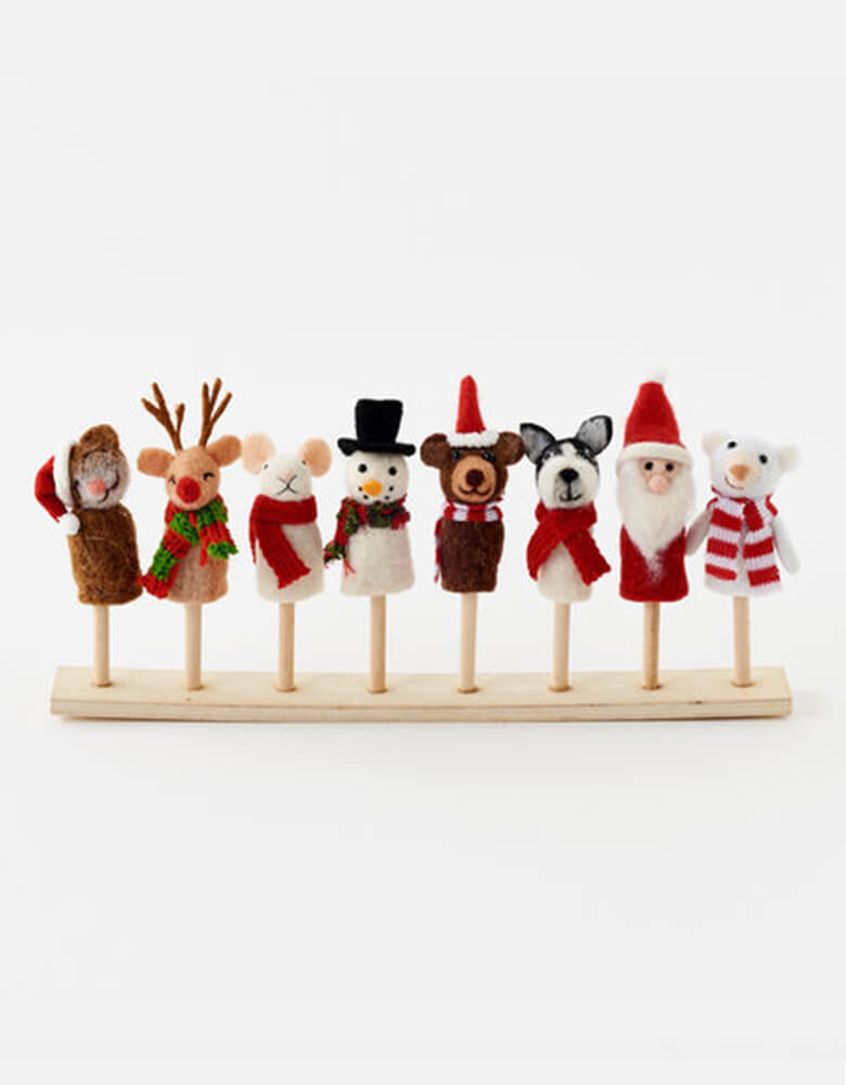 One hundred and eighty wool Christmas finger puppets are the perfect gifts this holiday season. Christmas finger puppets includes: polar bear, Santa, dog, brown bear, snowman, mouse, reindeer.