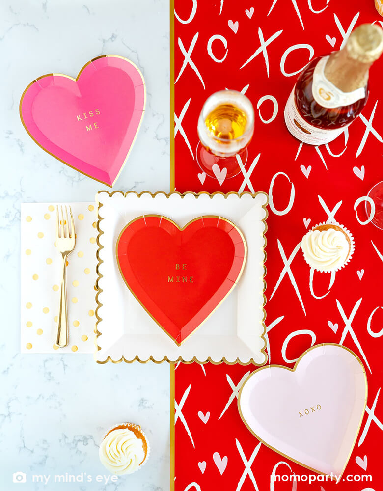 XOXO Paper Table Runner