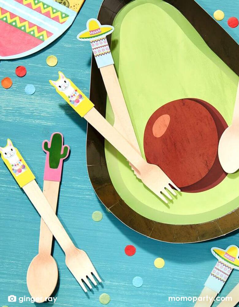 México Fiesta party table of fun avocado shaped paper plates with Ginger Ray VIVA LA FIESTA WOODEN CUTLERY and colorful confettis