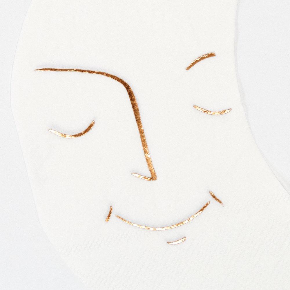 Details of Meri Meri - 216415 - Vintage Halloween Moon Napkins. They feature a smiling face crafted from shiny copper foil. Nighttime is the right time for having spine-tingling Halloween fun! These crescent moon napkins will add a special touch to your Halloween party meal.