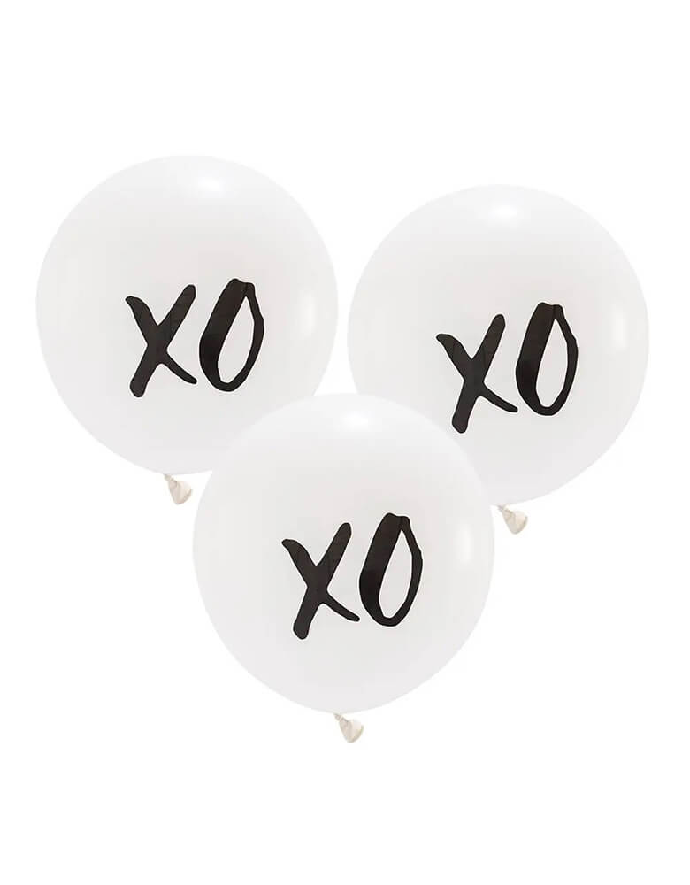 Momo Party's 17" large XO black and white latex balloons, come in a set of 3m these balloons are perfect decorations for your Valentine's Day celebration or a modern Wedding.