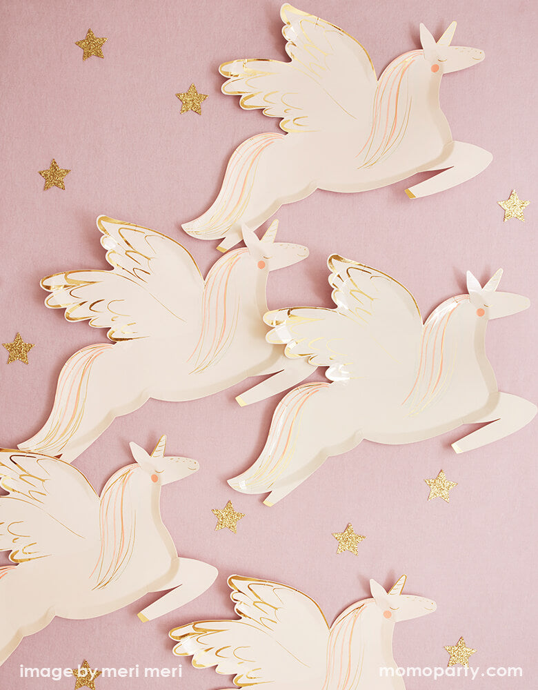 5 dreamy Winged Unicorn Plates with shining stars and pink background for a whimsical unicorn party