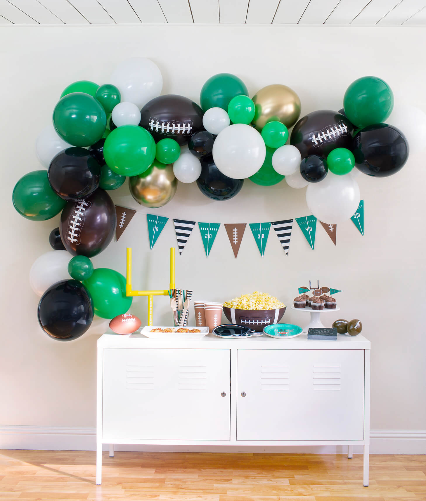 Momo Party Football themed Birthday Party Set up inspiration with football shaped latex balloon garland, eco-friendly football themed partywares, ideas for kids football birthday party, super bowl celebration 