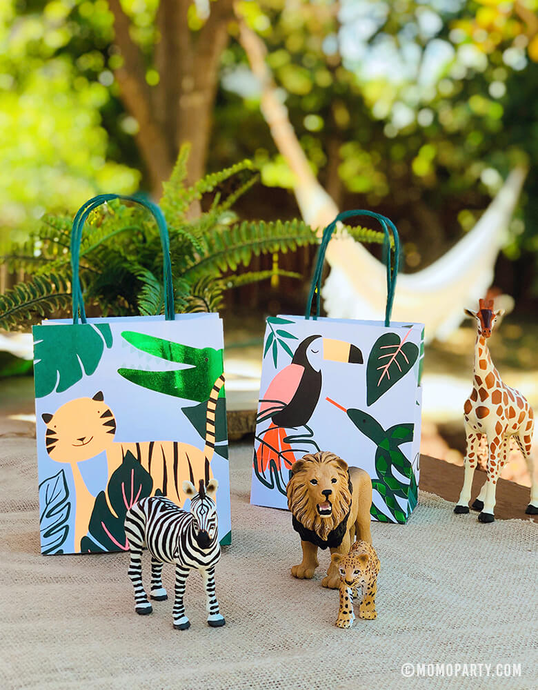 Meri Meri Get Wild Party Favor Gift Bags with Lions, Zebra and Giraffe Figure Toys  