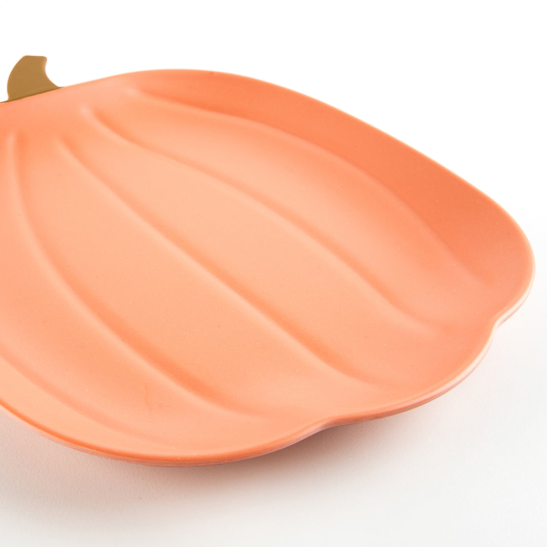 Side view details of Meri Meri 8.25 x 10.25 reusable bamboo pumpkin plate, made using naturally renewable bamboo, this large sustainable pumpkin plate is reusable, durable and dishwasher safe. It's ideal to serve savory and sweet treats on for a Halloween party or Thanksgiving Friendsgiving gathering